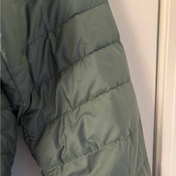 Patagonia Women’s Olive Puffer Jacket - Picture 6 of 9